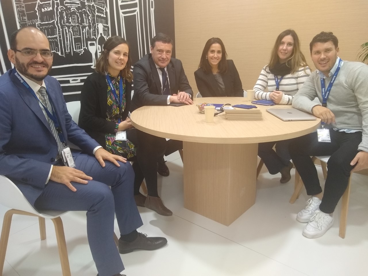 Booking.com y Dingus en Fitur 2020